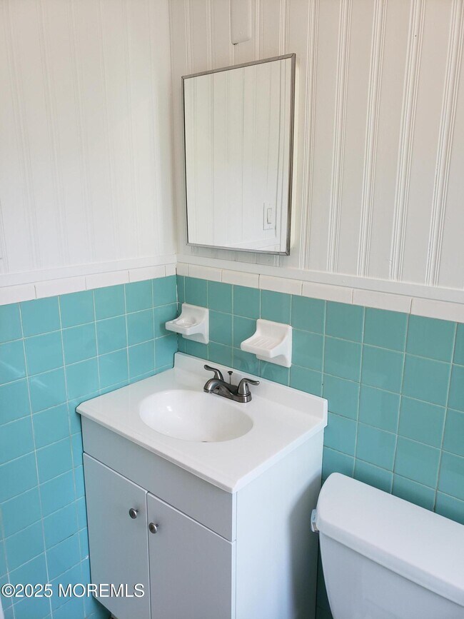 Building Photo - 158 Monmouth Rd