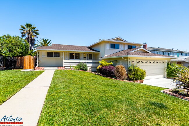 Primary Photo - Beautiful Home | Remodeled Bathrooms | Cup...