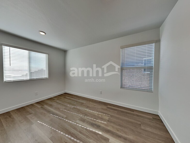 Building Photo - 20177 W Thomas Rd