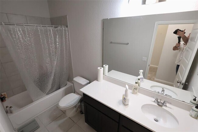 Building Photo - 821 Olive Creek Dr