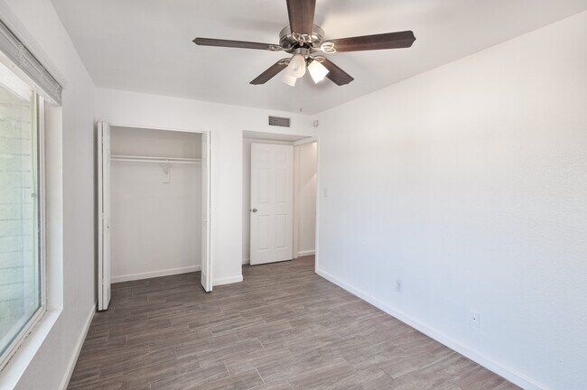 Building Photo - 4625 E Park St
