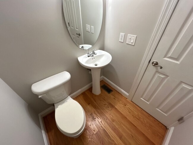 Building Photo - 3 Bedroom | 3.5 Bathroom Raleigh Townhome