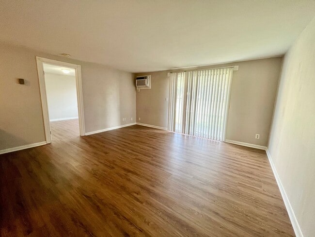 Building Photo - Spacious 1 Bdr Apt Across from KSU - Preleasing for 26/27 School Year!
