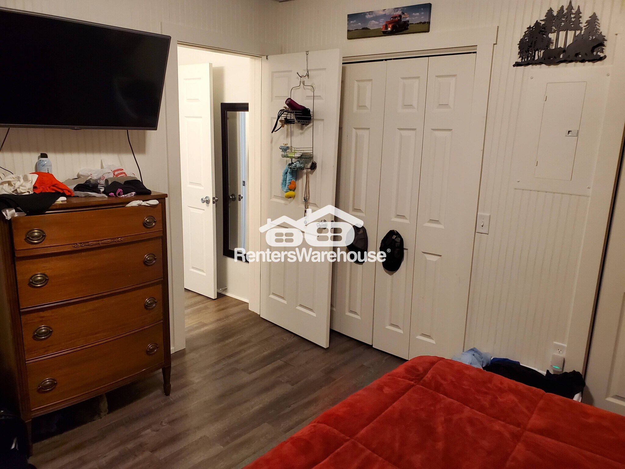 Building Photo - 109 4th Ave SE