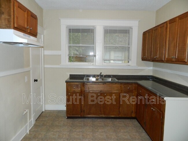 Building Photo - 961 N Willett St