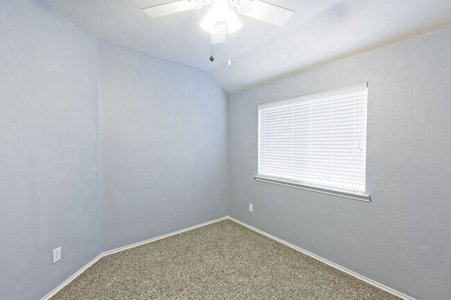 Building Photo - 1201 Rain Fern Dr
