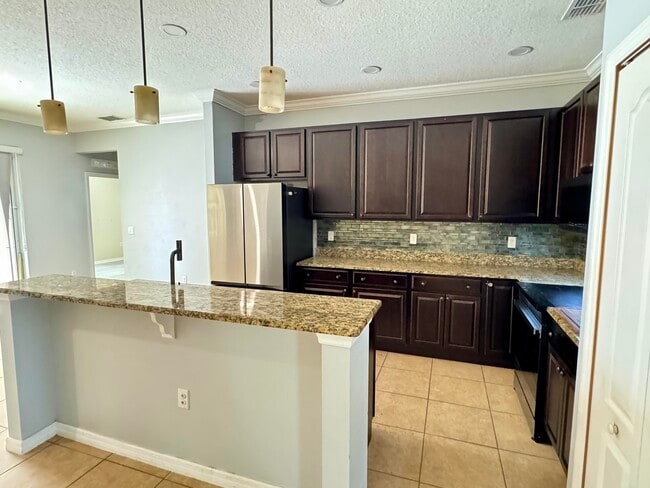 Building Photo - 520 SW Dailey Ave