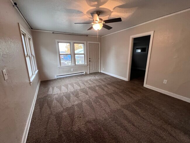 Building Photo - 1227 4th St