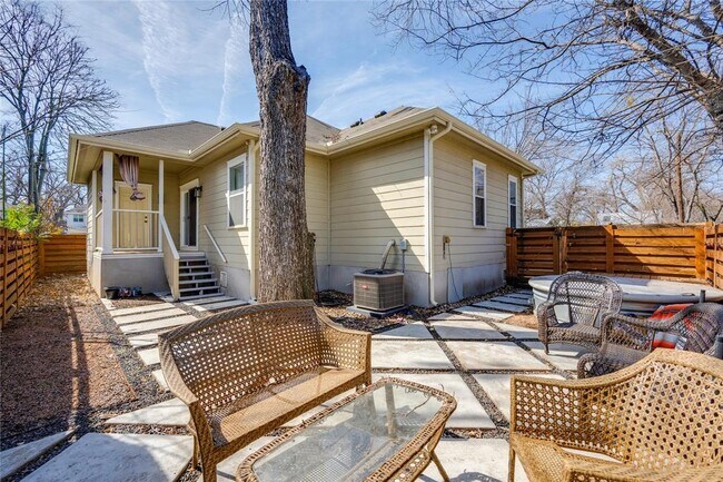 Building Photo - 3000 Prado St