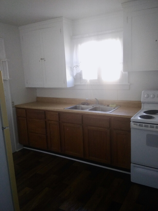 Kitchen (no Stove) - 119 s high st