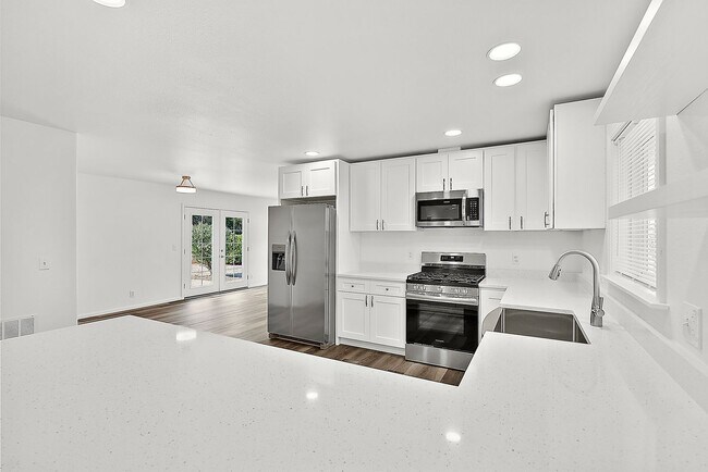 Building Photo - Updated 3-Bedroom Port Orchard Rambler with Covered Porch