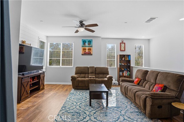 Building Photo - 609 Savi Dr