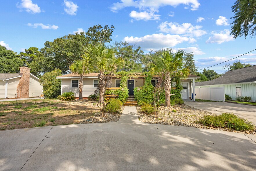 Building Photo - 807 Bellamy Rd