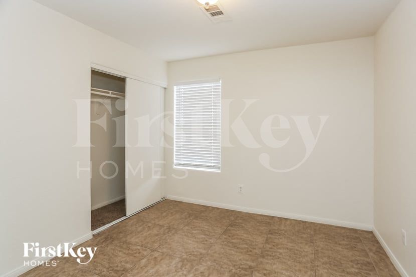 Building Photo - 4333 Matinee Ave