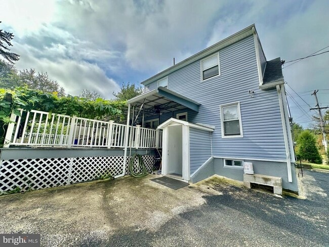 Building Photo - 633 Durham Rd