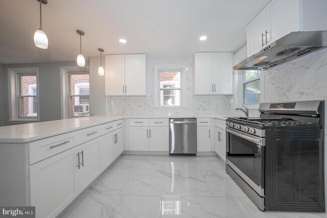 Building Photo - 145 Summit Terrace