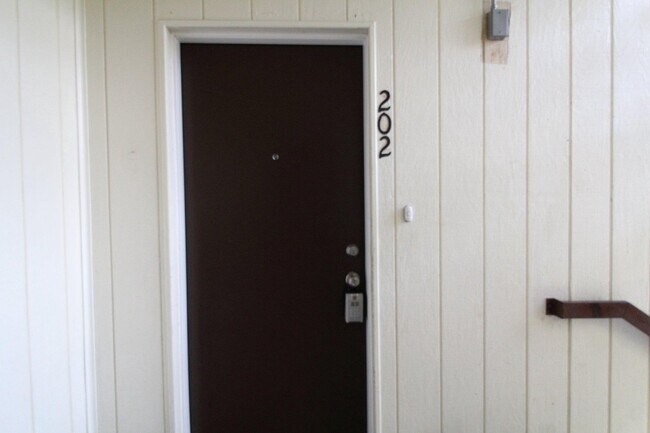 Building Photo - 102 Chesterfield Ln