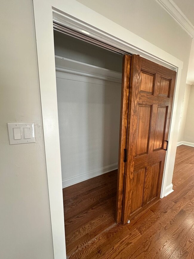 Building Photo - A beautiful, spacious, fully undated 2 bed...