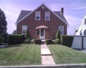 Building Photo - 308 Grandview Ave