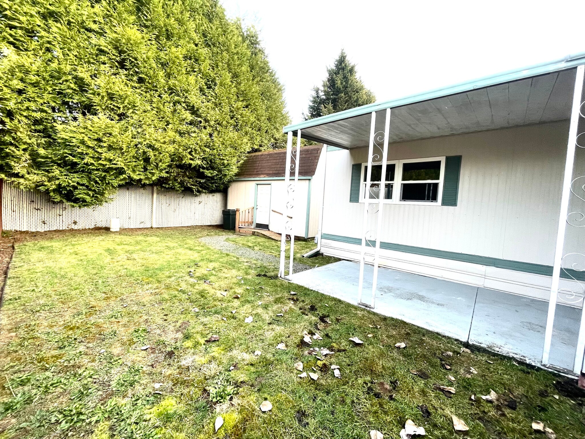 Building Photo - 2322 Tacoma Rd E