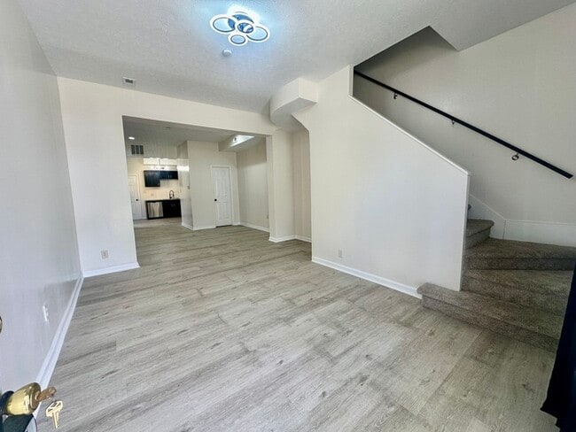 Building Photo - More value than the rent and closer to downtown.