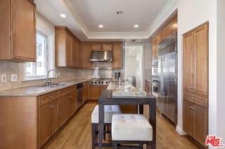 Building Photo - 132 S Maple Dr