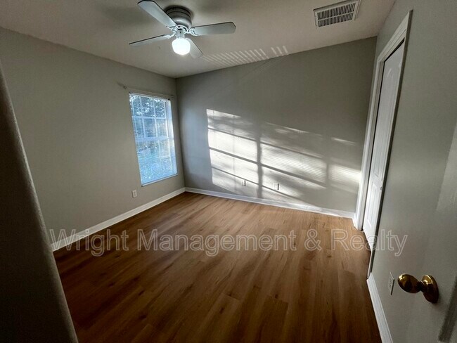 Building Photo - 7843 Foxgrove Dr
