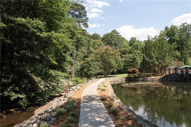 Building Photo - 25309 Plantation Dr NE