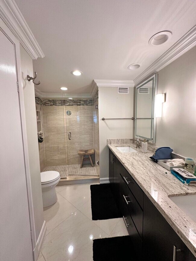 Building Photo - 5400 N Ocean Dr