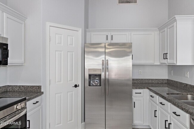 Building Photo - 3238 E Javelina Ave