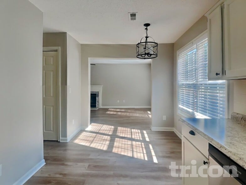 Building Photo - 5708 Green Apple Dr