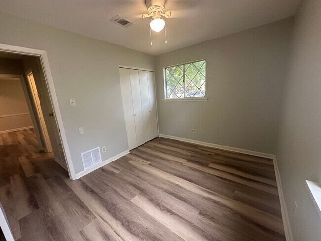 Building Photo - Lynbrook Subdivision