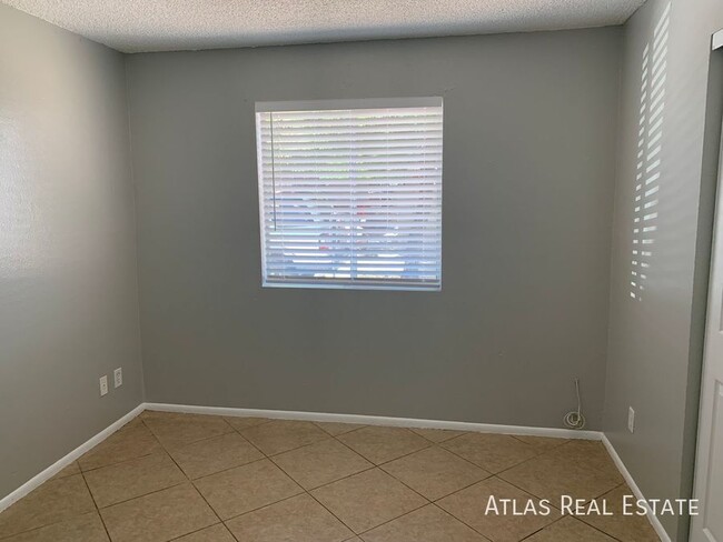 Building Photo - ***2 Weeks Free***: 2/1 BATH NEAR GLENDALE...