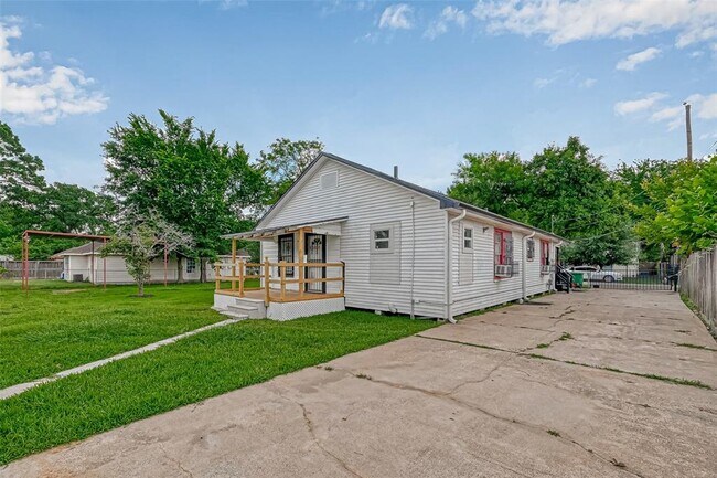 Building Photo - 7119 Farnsworth St