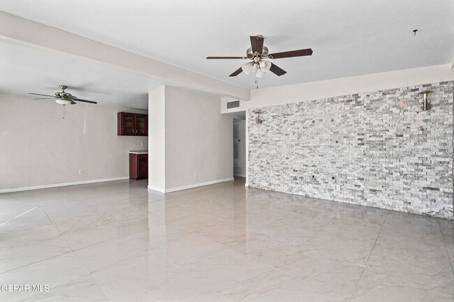 Building Photo - 10009 Jamaica St