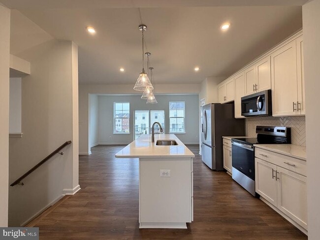 Building Photo - 453 Husky Trl