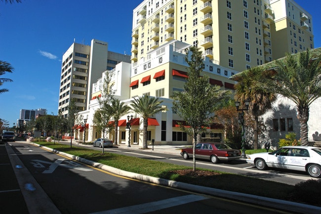 Building Photo - Station Square