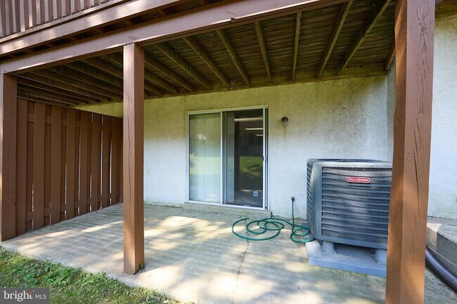 Building Photo - 1803 Stoneham Dr