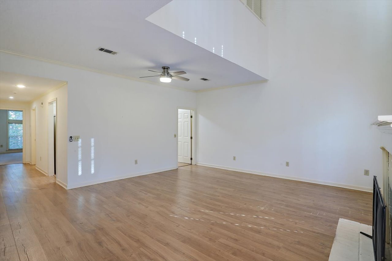 Building Photo - 1330 Roxbury Ct