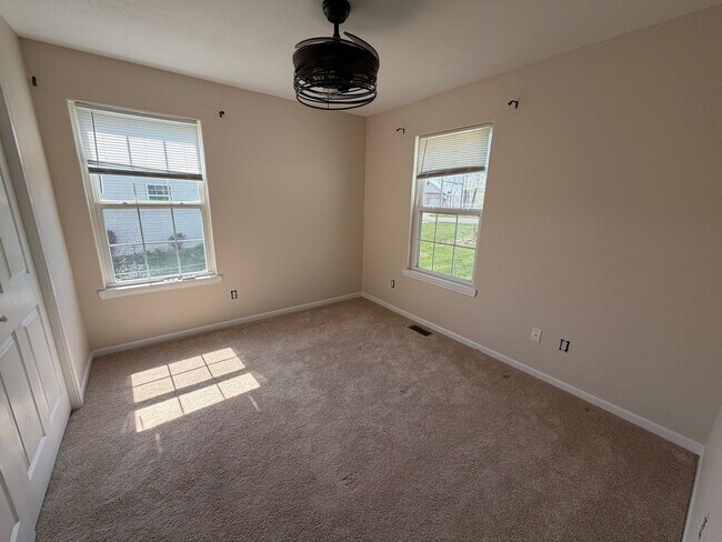 Building Photo - Available 04/01/2026....  MONTH TO MONTH TIL JUNE 2026