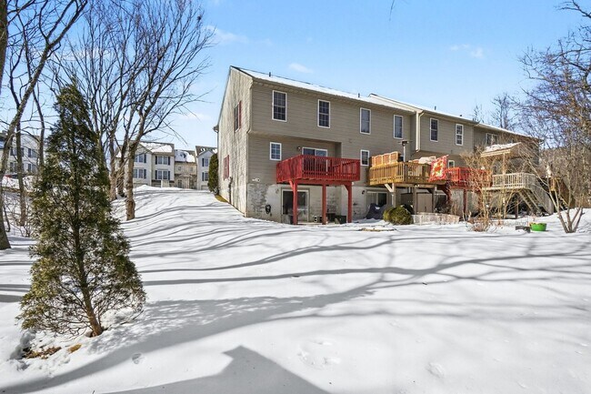 Building Photo - 54 Woodmyre Ln