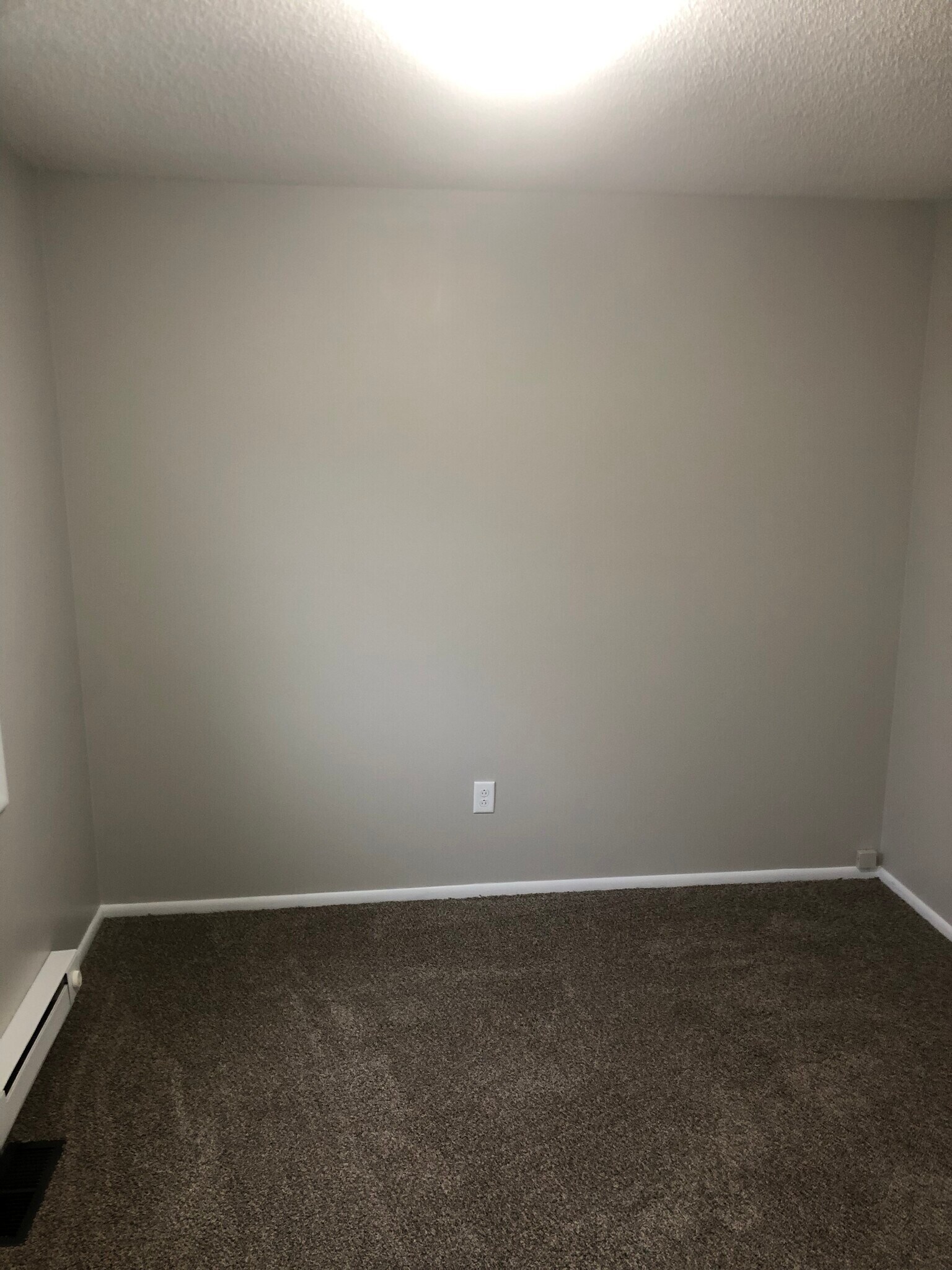 Bedroom 1 Pic 3 - 580 Maple St