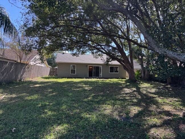 Building Photo - Comfortable 3/2 in Alafaya Woods, Oviedo