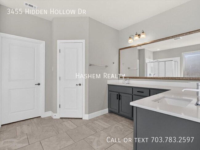 Building Photo - 3455 Hidden Holw Dr