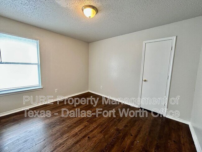 Building Photo - 2303 Bantry Ln