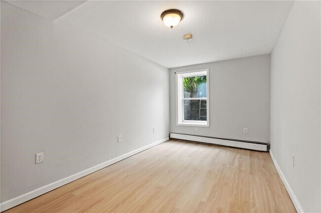 Building Photo - 924 Danby Rd