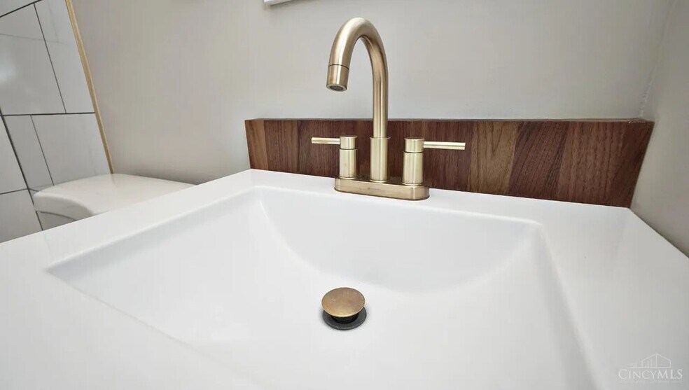 Building Photo - 2992 W McMicken Ave