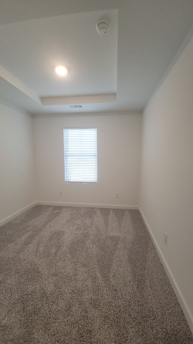 Building Photo - Section 8 Accepted!!! "Chic 3-Bed Oasis with Granite Elegance - 1720 Sq. Ft. in Huntsville!"