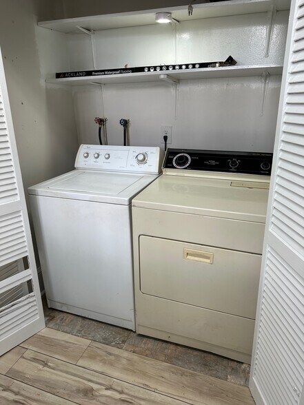 Building Photo - 114 S 5th Ave