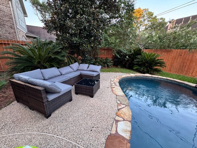 Building Photo - 8215 Turnmill Ct